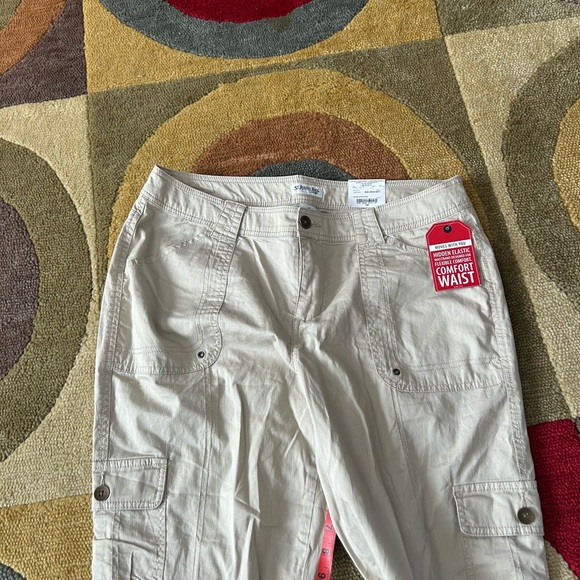 NWT St. John’s Bay Beige Khaki Pants Convertible Cargo Pants Capris Women’s 14 - Picture 5 of 11